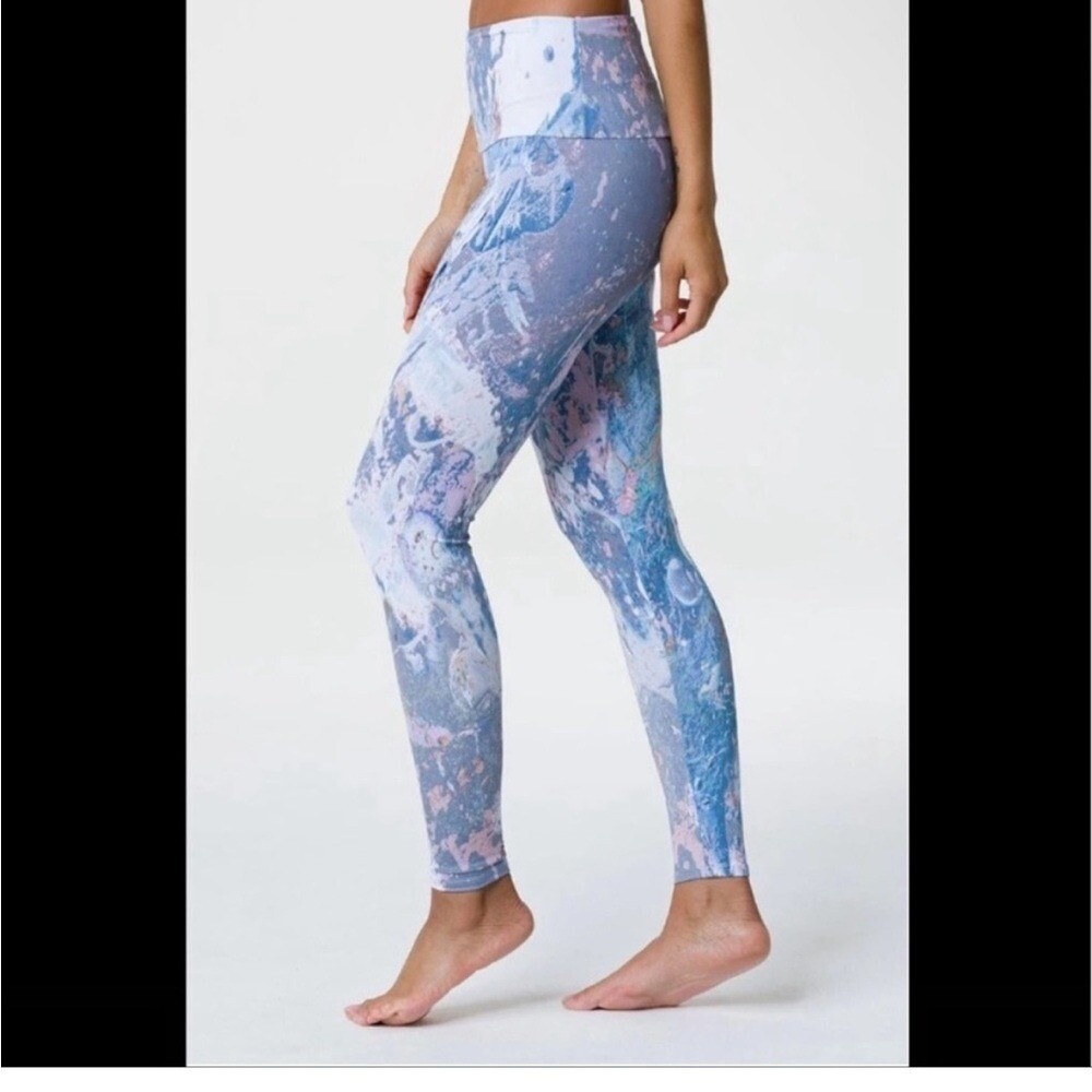 Onzie Flow Peloton Logo Love Stone High Rise Active Yoga Leggings Medium